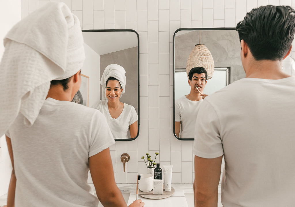 Best Holistic Toothpaste: What to Look for & Top Ingredient List